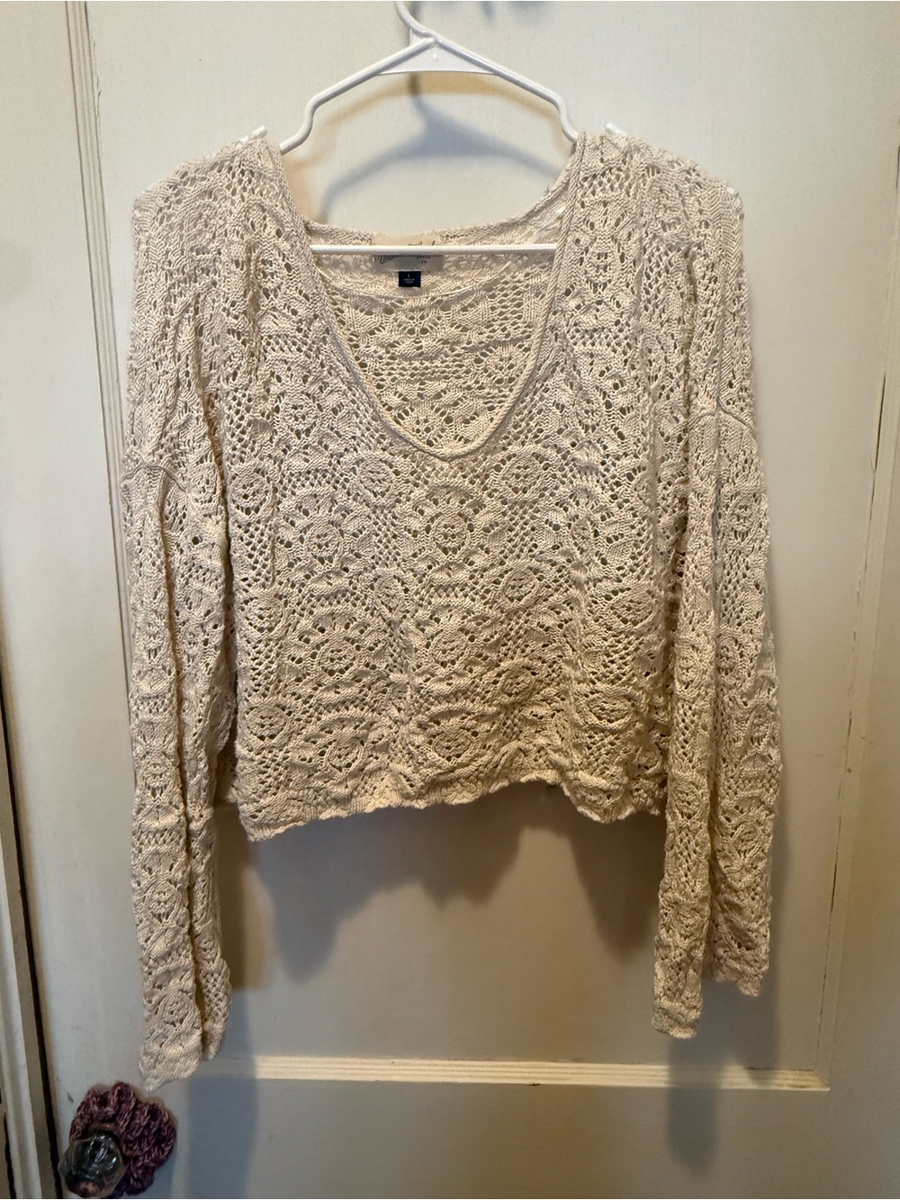 Universal Thread Crochet Knit Cream V-Neck Women's crop Top